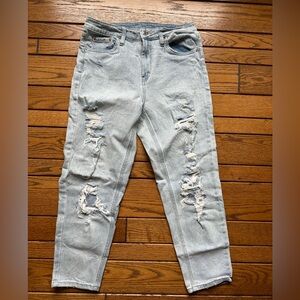 WILD FABLE HIGH RISE LIGHT WASH DISTRESSED MOM JEANS SIZE 6